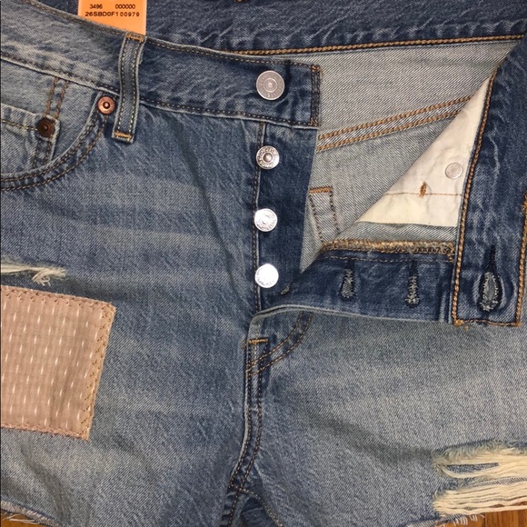 Levi’s 3” inseam denim shorts - Picture 5 of 8